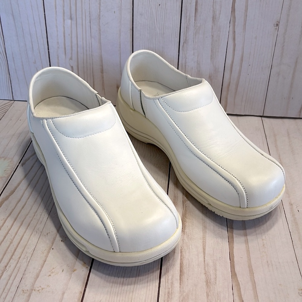 🌻 Dansko Professional White Leather Clogs